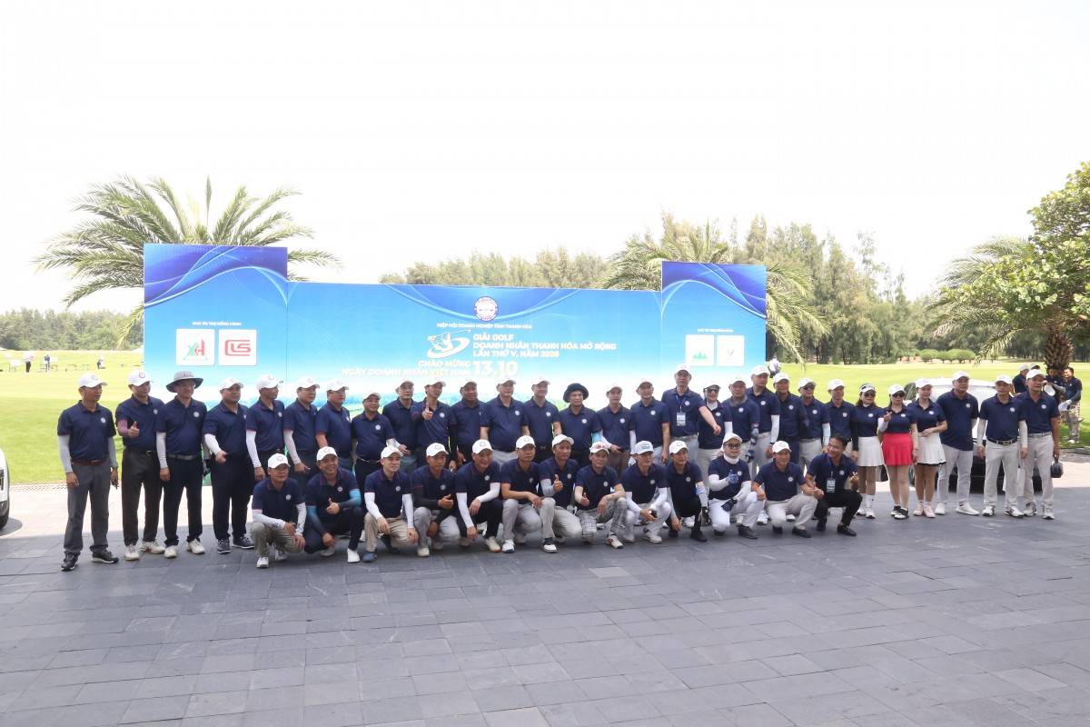 Các golfer chụp ảnh lưu niệm