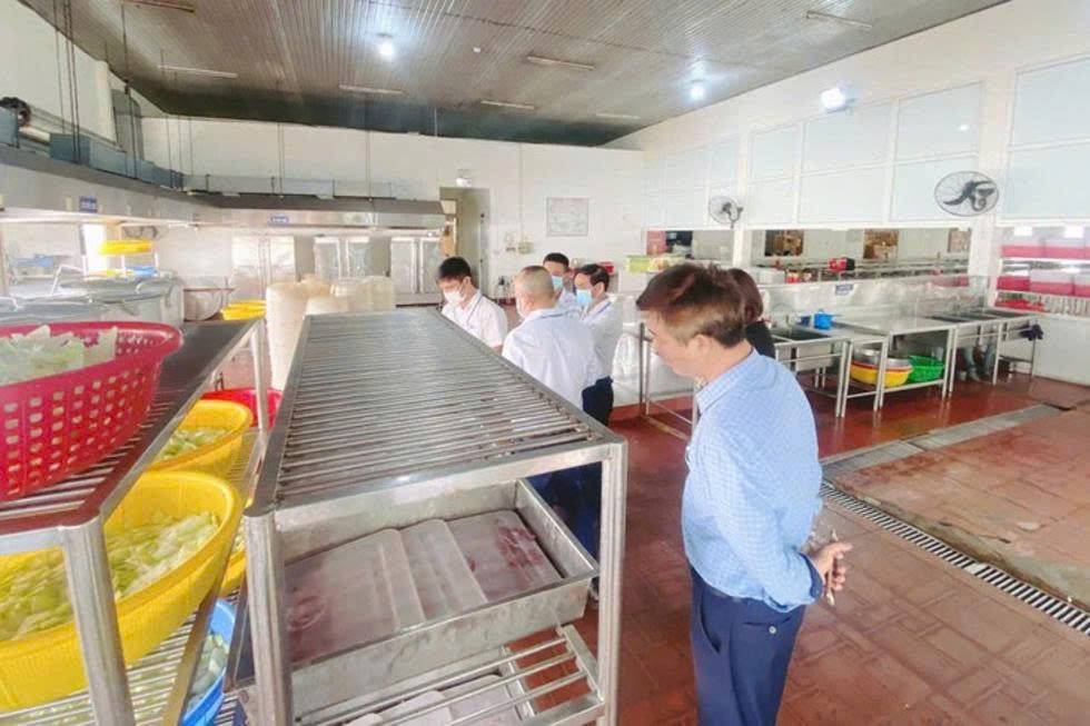 Huế tăng cường kiểm tra định kỳ, đột xuất các bếp ăn tập thể