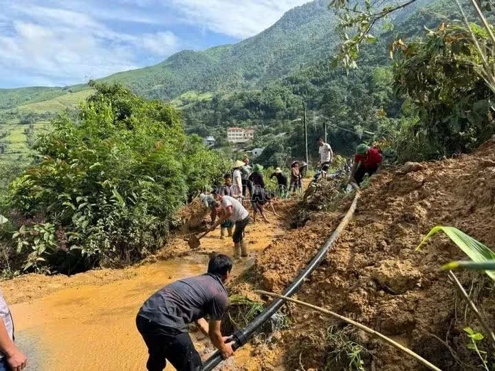 Một điểm sạt lở trên tuyến đường Thanh Phú - Suối Thầu, thuộc địa bàn xã Mường Bo. (Ảnh do UBND xã cung cấp)