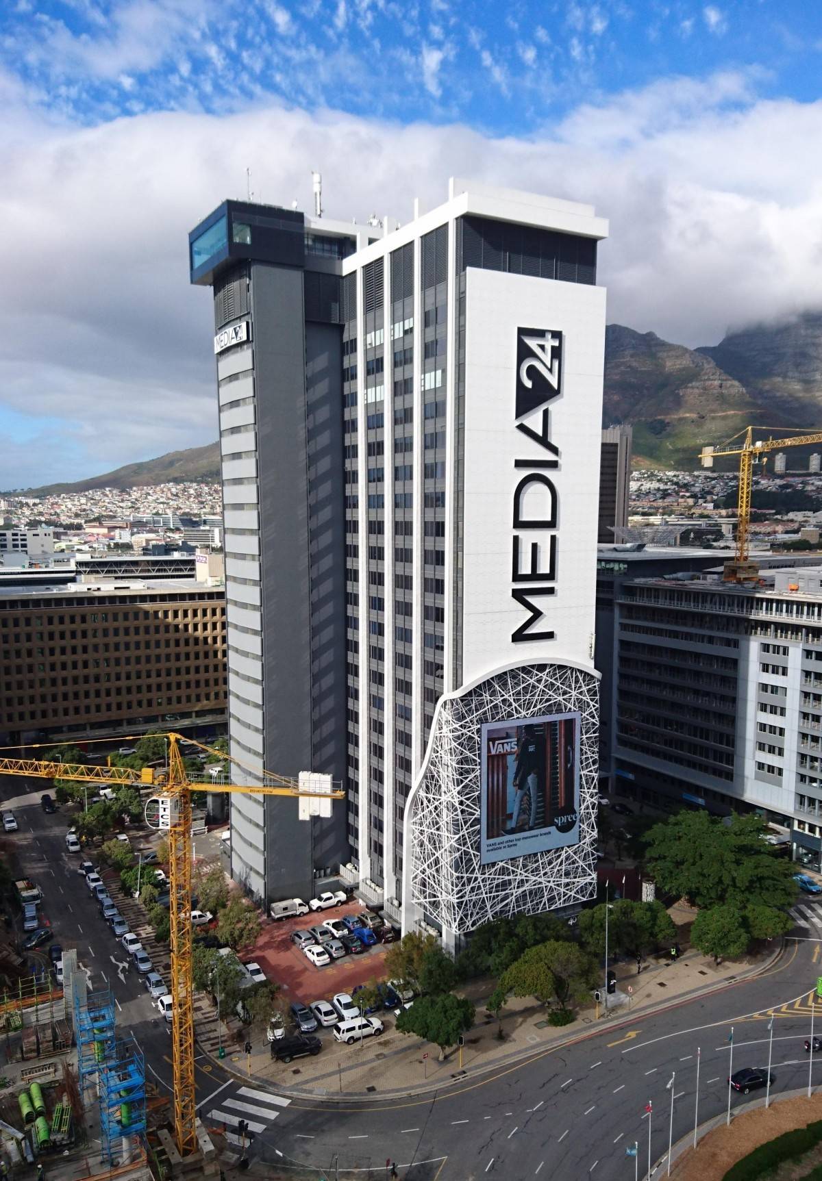 Tòa nhà Naspers Centre, nay được biết đến với tên Media24 Centre, tại 40 Heerengracht, Cape Town, là địa chỉ gắn với tập đoàn Naspers trong nhiều năm.