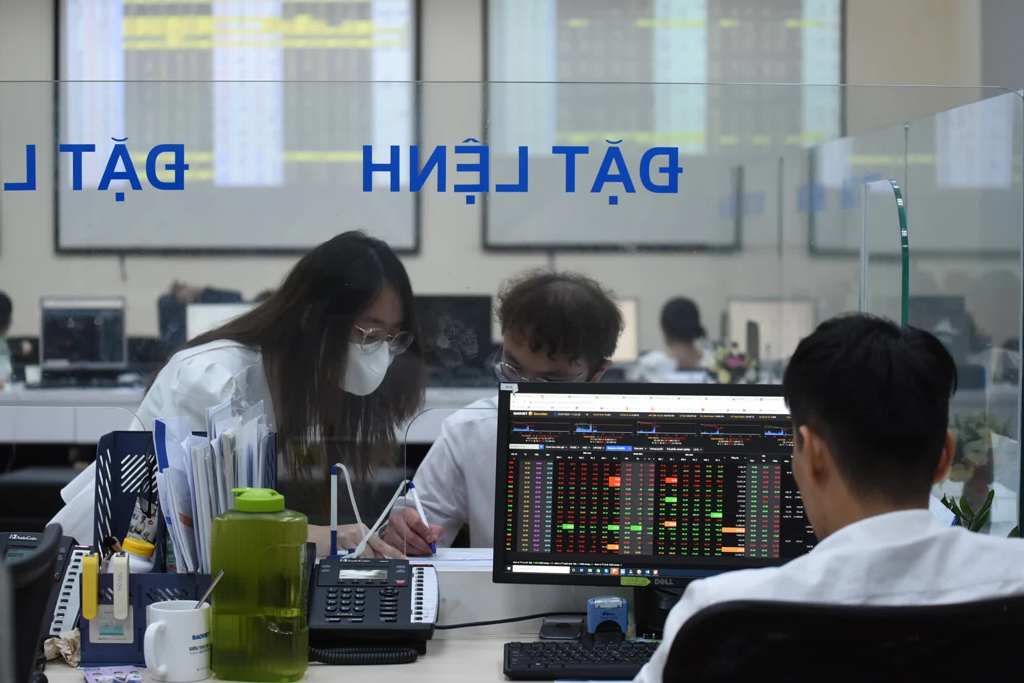 Quản chặt hoạt động vay, cho vay chứng khoán từ tháng 11
