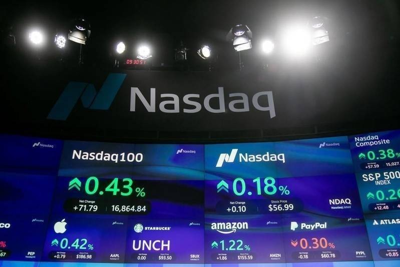 Nasdaq lập đỉnh, Phố Wall nín thở trước tín hiệu mới từ Fed