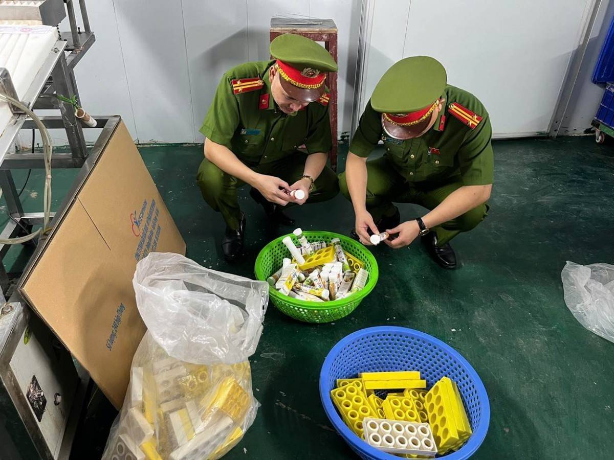 Hé lộ pháp nhân đứng sau vụ sản xuất hàng triệu lọ C sủi giả cho trẻ em