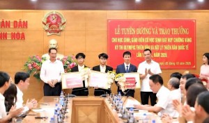 Thanh Hóa: Khen thưởng 2 học sinh giành Huy chương Vàng Olympic Thiên văn quốc tế