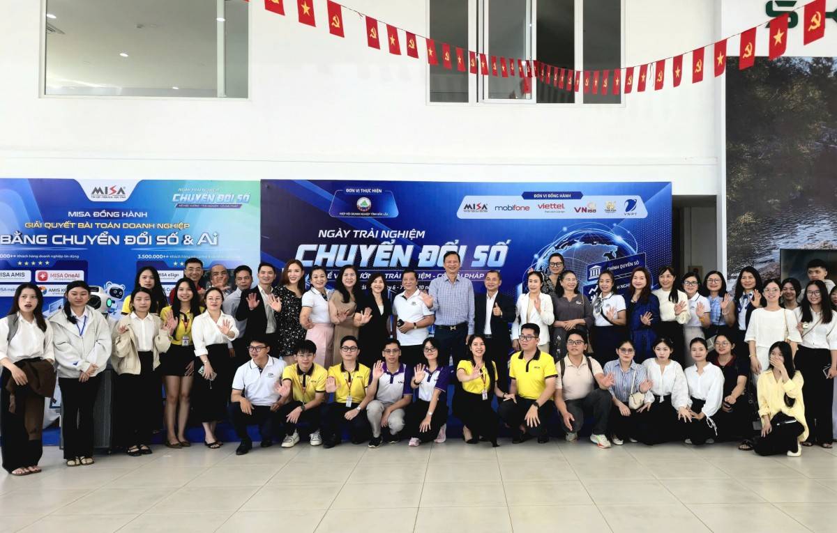  Đông đảo hội viên và khách mời tham gia chương trình “Uống cà phê - Trải nghiệm chuyển đổi số”.  
