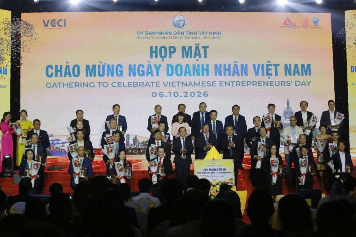 Chủ tịch UBND Tây Ninh: Không để sự chậm trễ làm tăng thời gian, chi phí của doanh nghiệp