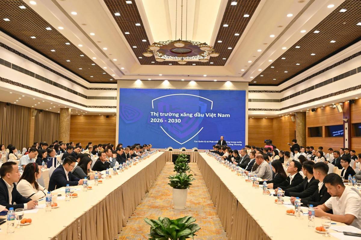 Hội nghị lấy ý kiến Dự thảo Nghị định thay thế các quy định hiện hành về kinh doanh xăng dầu, với sự tham dự của cơ quan quản lý và các thương nhân trong ngành. Ảnh: Bộ Công Thương.