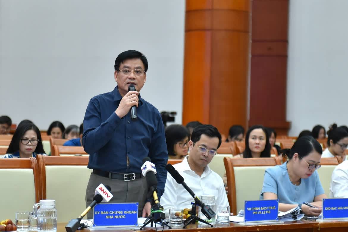 Chứng khoán có thể được giao dịch xuyên trưa, nghiên cứu nới biên độ giá