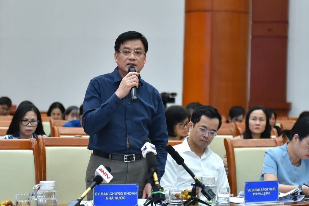 Chứng khoán có thể được giao dịch xuyên trưa, nghiên cứu nới biên độ giá