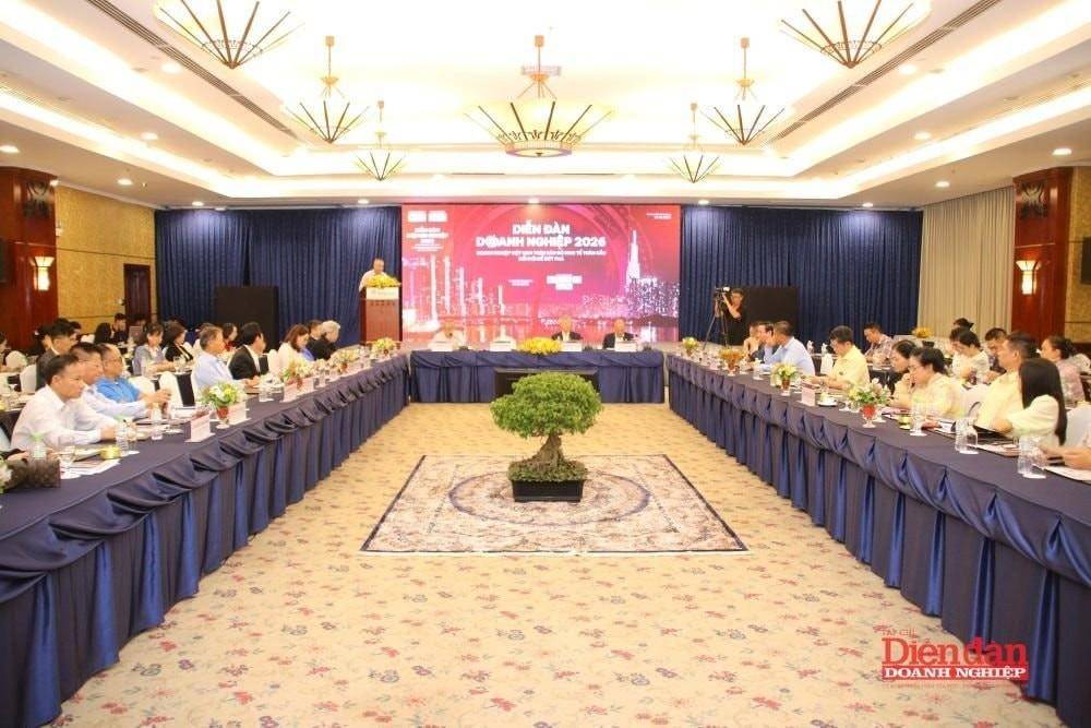 Phó Chủ tịch VCCI Hoàng Quang Phòng phát biểu tại diễn đàn về phát triển 1.000 doanh nghiệp tiên phong giai đoạn 2026-2030. Ảnh: VCCI.