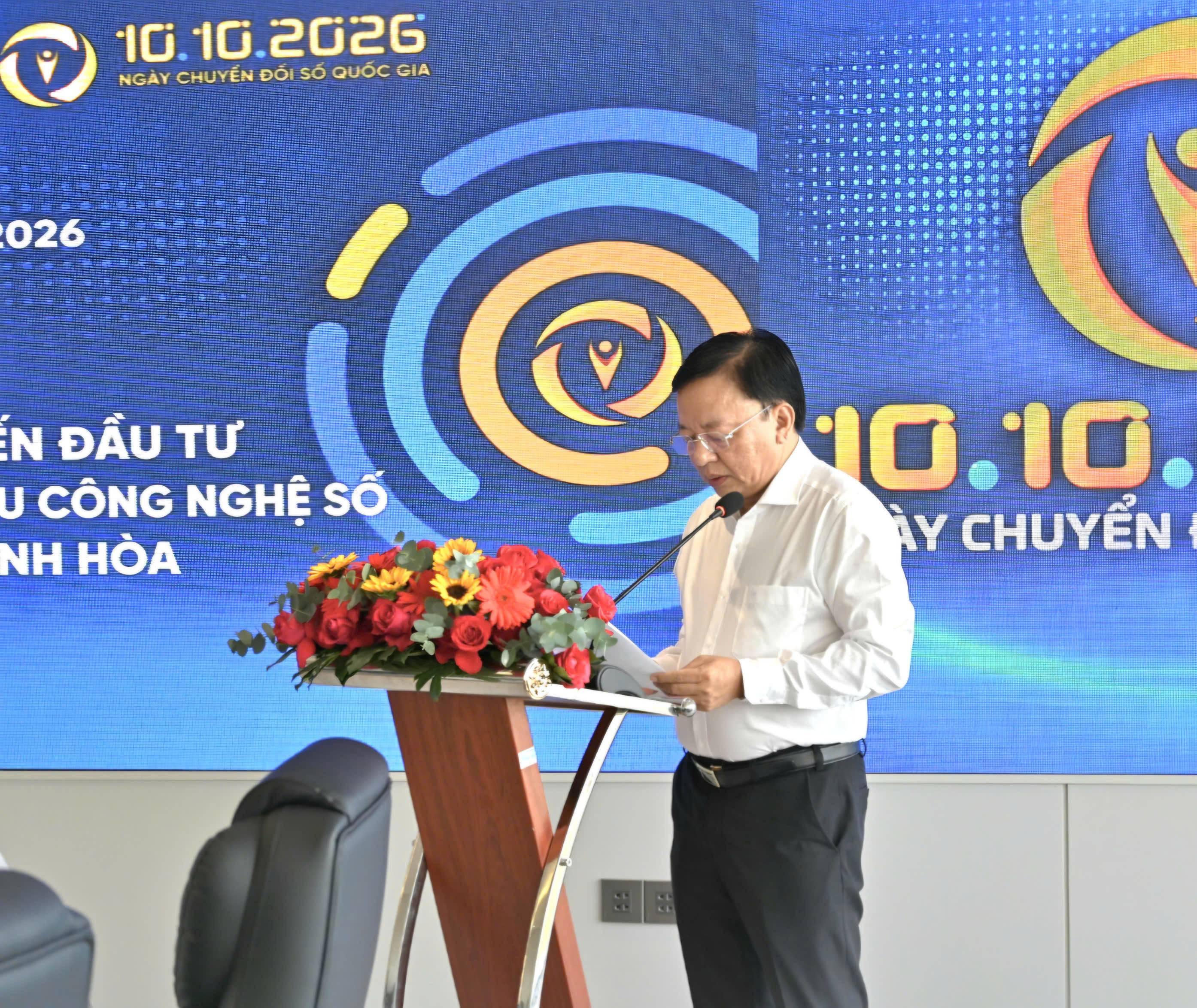 Ông Lê Huyền phát biểu tại diễn đàn chuyển đổi số Khánh Hòa