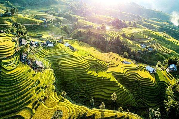 Mới đây, tạp chí Forbes danh tiếng của Mỹ đã lựa chọn Lào Cai của Việt Nam là một trong năm kỳ quan thiên nhiên tuyệt đẹp mà du khách không nên bỏ qua khi ghé thăm Đông Nam Á.