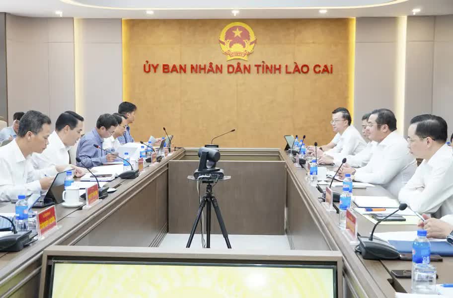 Quang cảnh buổi làm việc