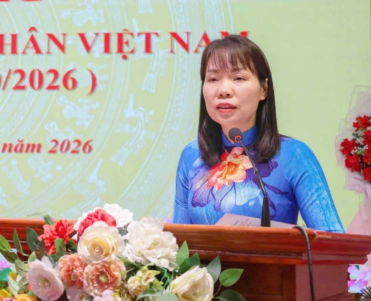 Khánh Thị Xuyến, Ủy viên BCH Đảng bộ tỉnh, Bí thư Đảng ủy, Chủ tịch HĐND xã phát biểu tại hội nghị