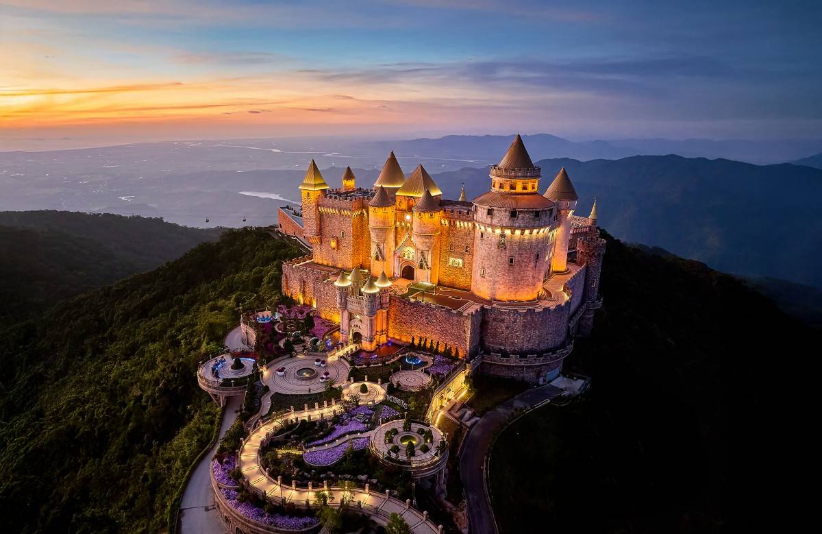 Sun World Ba Na Hills là một ví dụ về việc từ đầu tư và sáng tạo có thể hình thành một điểm hút khách mới