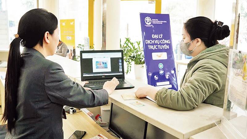 Người dân, doanh nghiệp có thể thực hiện đăng ký qua Cổng Dịch vụ công quốc gia hoặc ứng dụng định danh quốc gia (VNeID). 