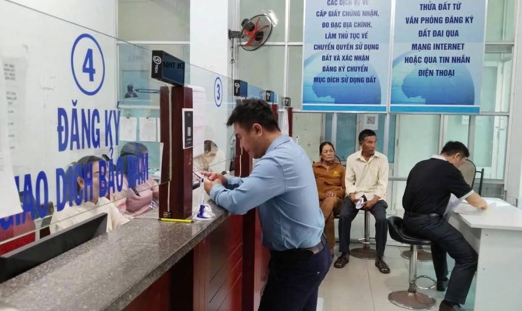 Hiện thông tin, dữ liệu đăng ký biện pháp bảo đảm còn phân tán tại nhiều cơ quan, chưa có cơ sở dữ liệu tập trung, thống nhất và cơ chế kết nối, chia sẻ đầy đủ. 