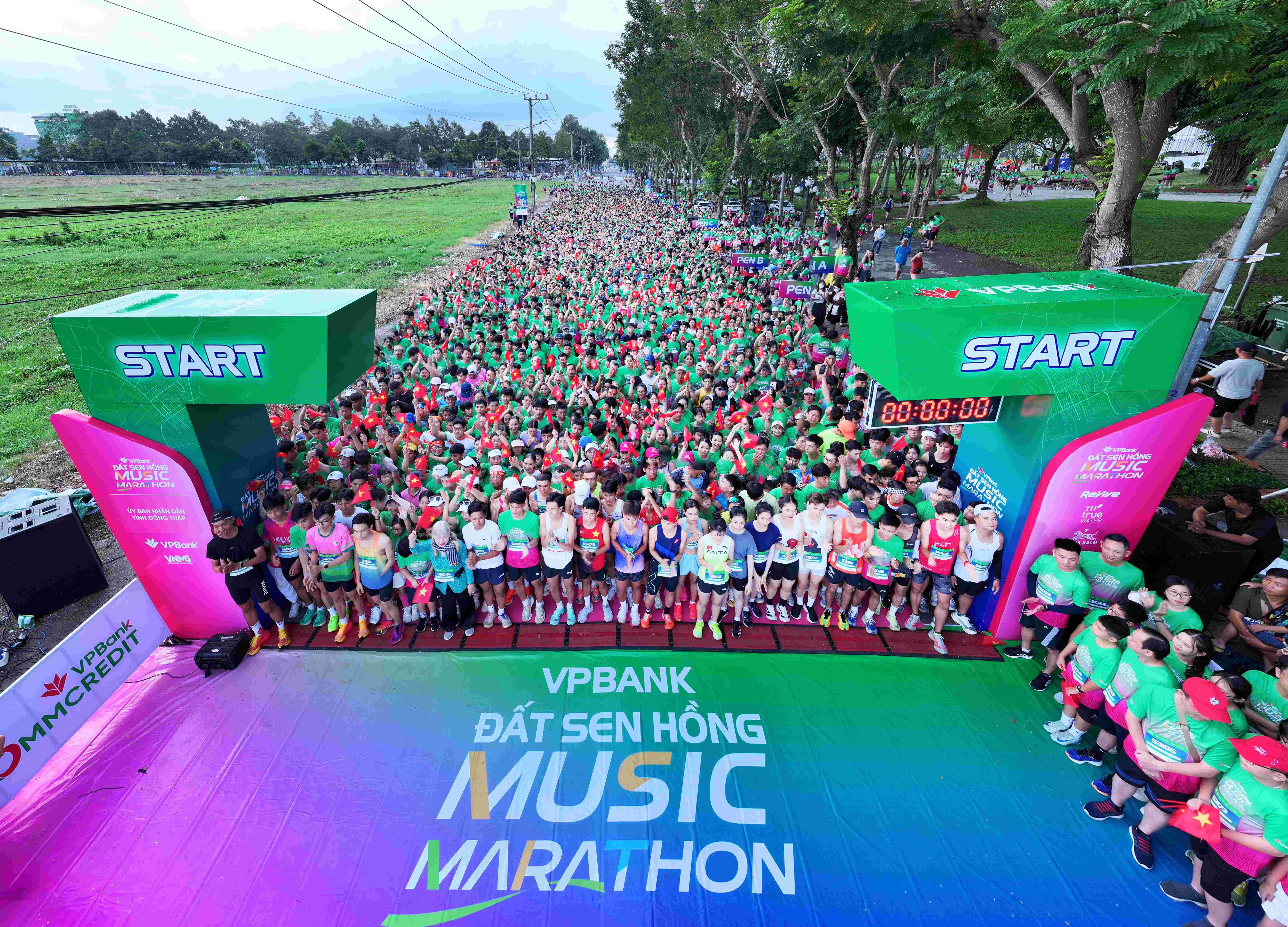 Hàng nghìn vận động viên tham dự VPBank Đất Sen Hồng Music Marathon cùng khám phá cảnh sắc và văn hóa Đồng Tháp
