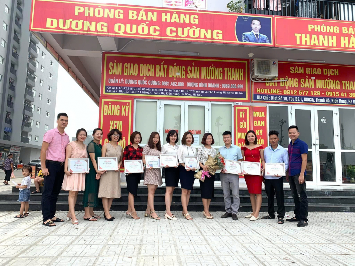 Phòng bán hàng của công ty bất động sản Dương Quốc Cường nằm trong khu đô thị Thanh Hà.