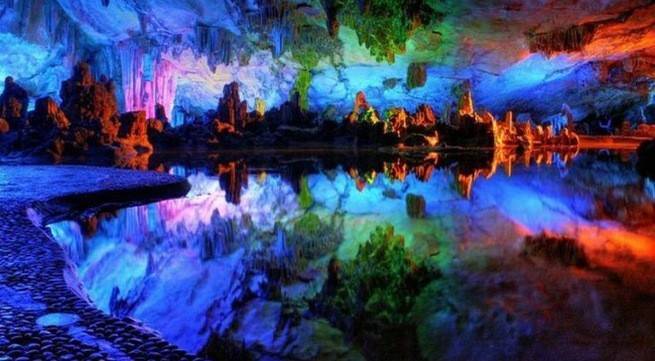 Cảnh đẹp kì vĩ, huyền ảo trong hang Sơn Đoòng - Ảnh: https://lienbangtravel.com