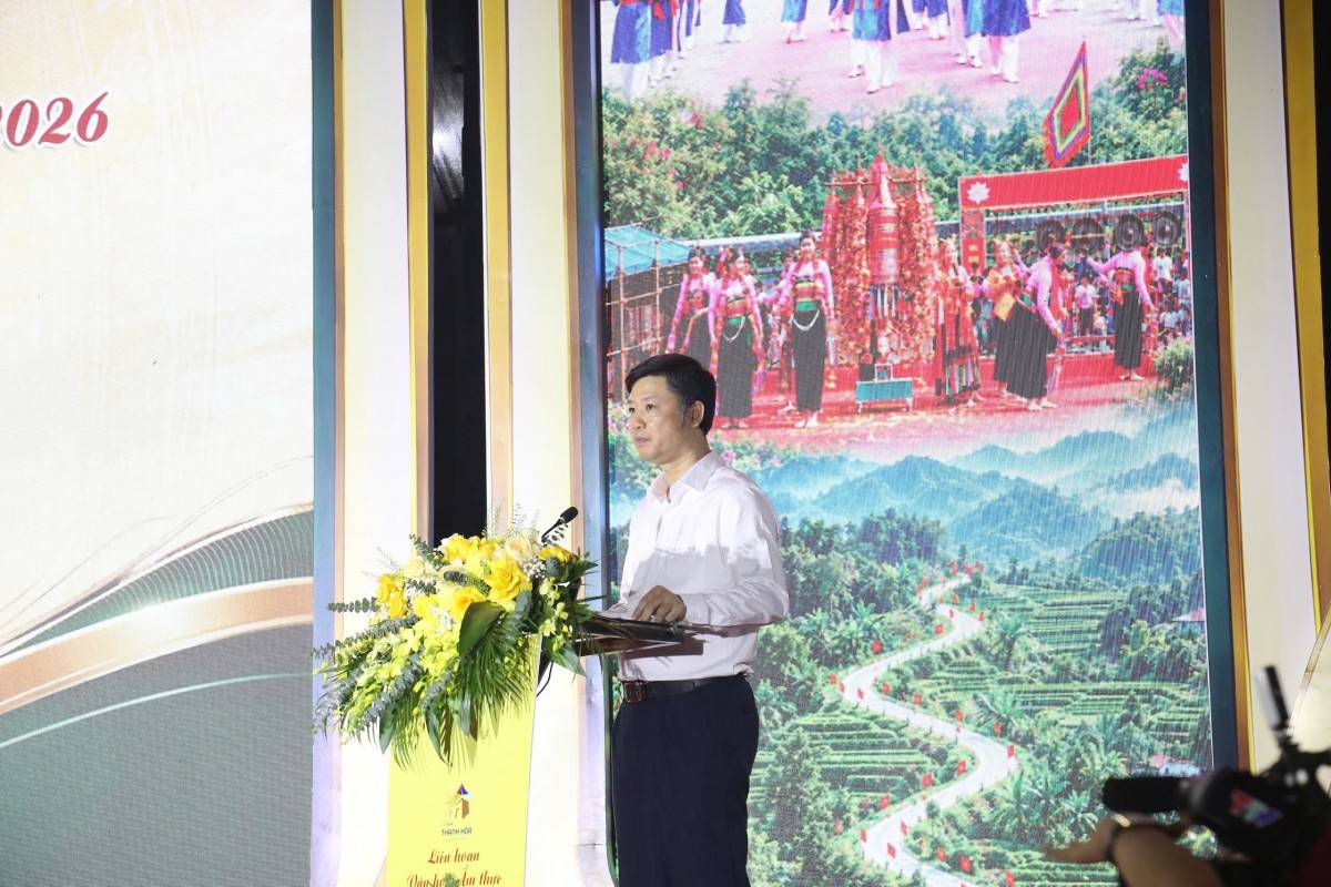 Ông Lê Văn Trung, Tỉnh ủy viên, Giám đốc Sở Văn hóa, Thể thao và Du lịch phát biểu khai mạc.