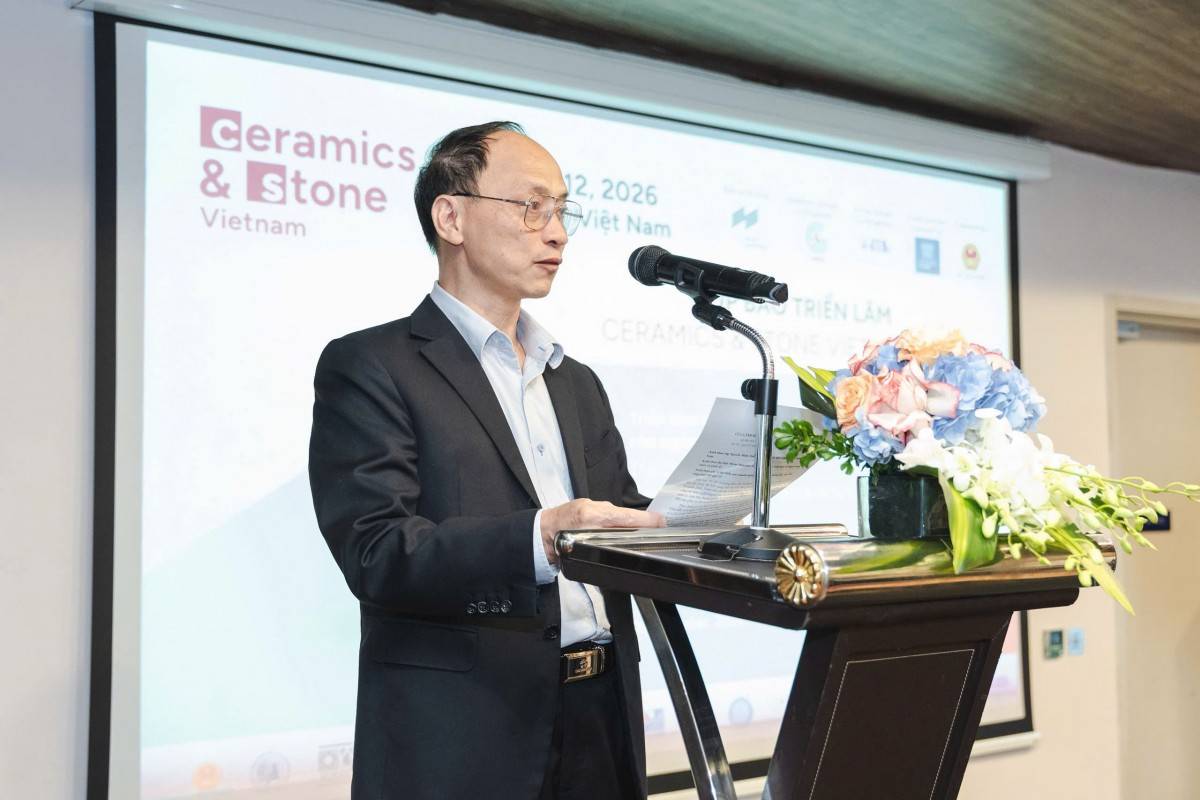 Ông Lê Văn Kế - Phó Vụ trưởng Vụ Khoa học công nghệ, môi trường và Vật liệu xây dựng (Bộ Xây dựng) phát biểu tại buổi họp báo.