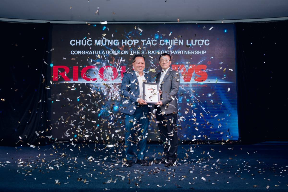 JVS trở thành nhà phân phối màn hình tương tác của RICOH tại Việt Nam