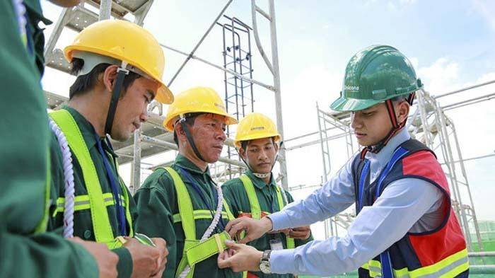 Tuân thủ quy trình và kiểm soát nguy cơ tại nơi làm việc là yêu cầu quan trọng để phòng ngừa tai nạn lao động. Ảnh: Báo Điện tử Chính phủ.