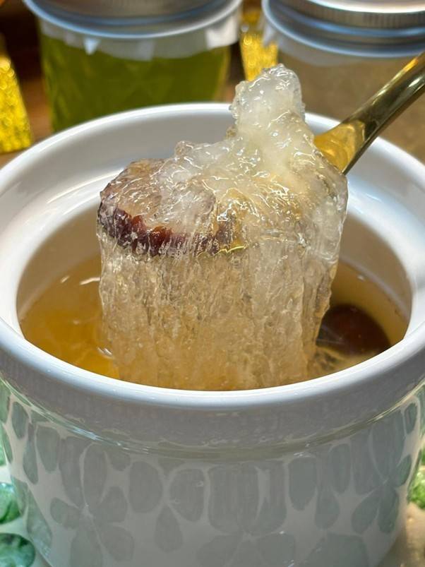 Yến tươi chưng nóng được làm theo yêu cầu của khách, giao nhanh trong 40 phút tại Yến Sào Vạn Xuân.