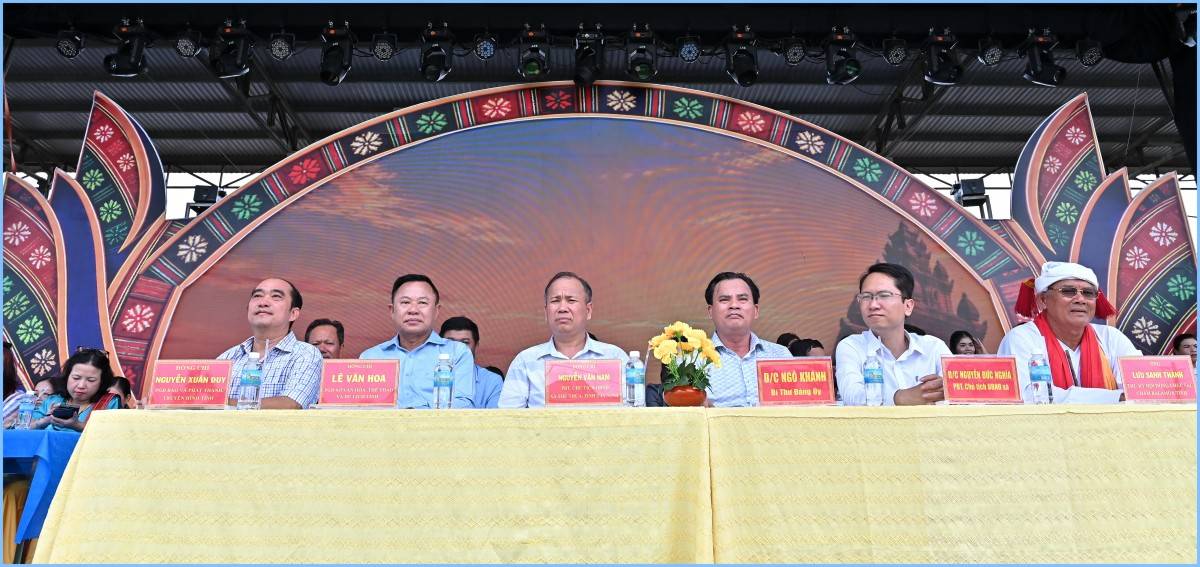 Lễ rước y trang Pô Inư Nưgar mở đầu lễ hội Katê 2026