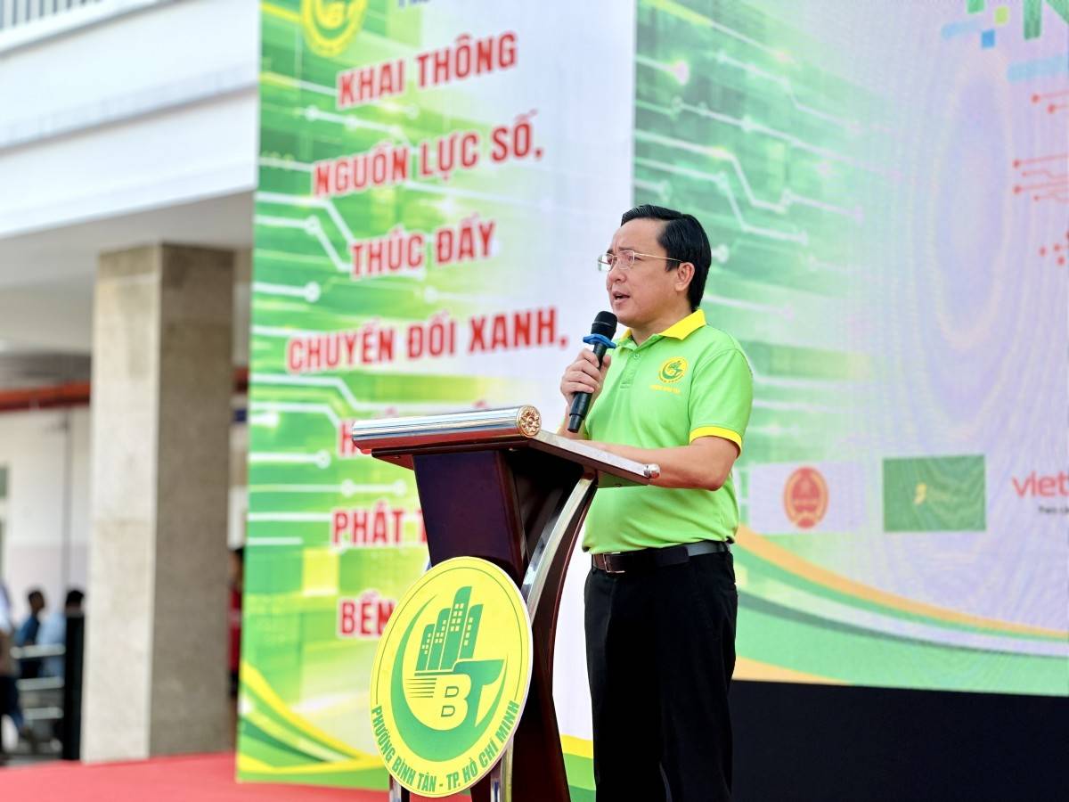 Ông Nguyễn Văn Sử- Chủ tịch phường Bình Tân phát biểu khai macj 