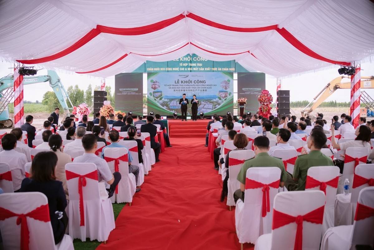 Lễ khởi công Tổ hợp dự án Trang trại chăn nuôi heo công nghệ cao và Nhà máy sản xuất thức ăn chăn nuôi Muyuan, tổng vốn đầu tư 3.615 tỷ đồng, tại xã Pờ Tó, tỉnh Gia Lai,