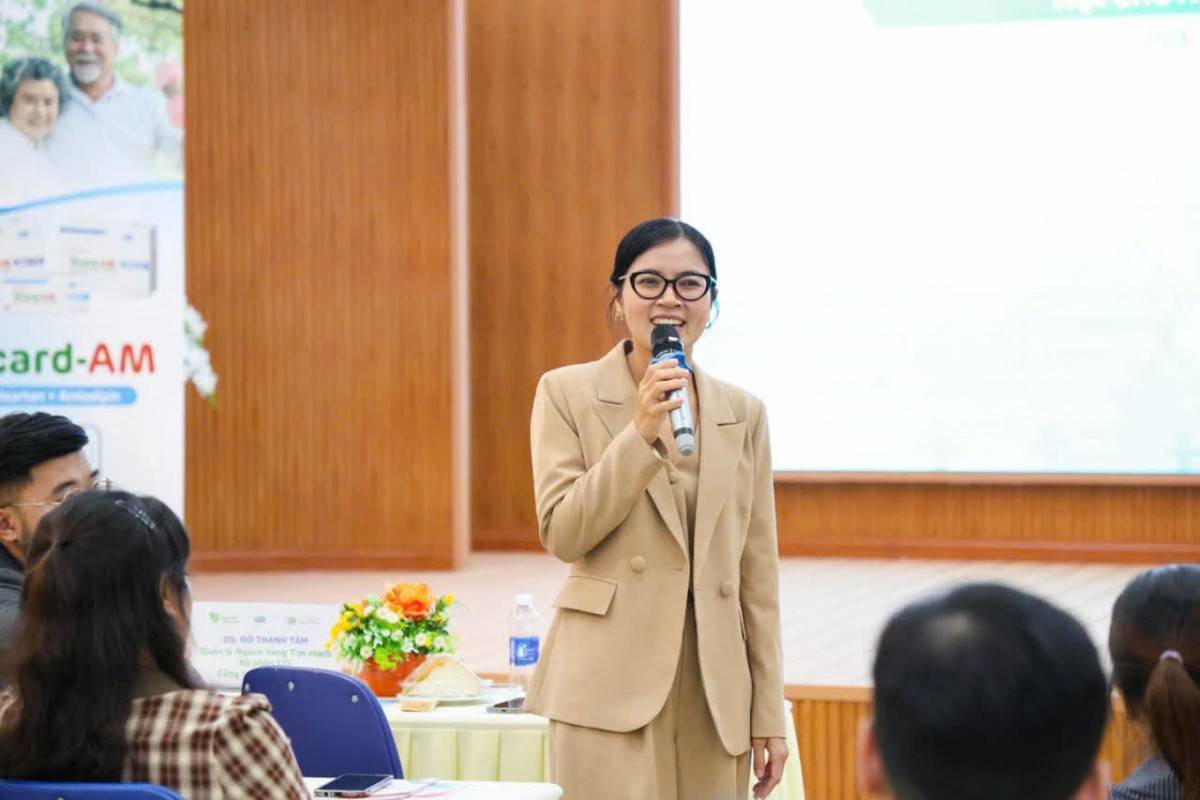BSCKII Nguyễn Trần Tuyết Trinh chia sẻ về vai trò của phối hợp thuốc trong kiểm soát các yếu tố nguy cơ tim mạch, hướng đến mục tiêu kiểm soát huyết áp và bảo vệ cơ quan đích.