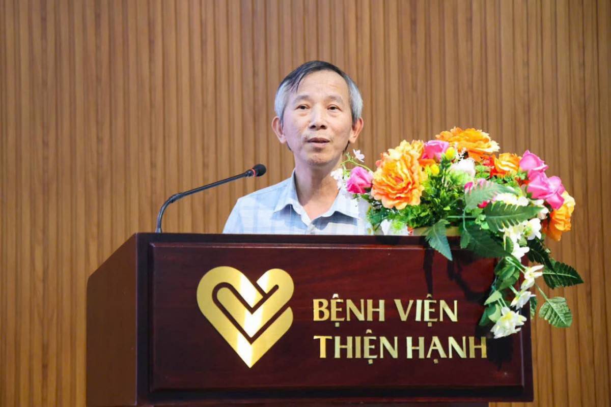 ThS.BSCKII Nguyễn Chí Huân trình bày chuyên đề phòng ngừa tiên phát bệnh tim mạch do xơ vữa (ASCVD) ở nhóm người bệnh nguy cơ cao, tập trung vào việc cập nhật các khuyến cáo và khả năng ứng dụng trong thực hành lâm sàng.