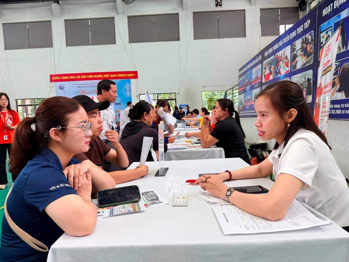 Người thất nghiệp tìm việc mới: Vì sao sàn giao dịch phải 