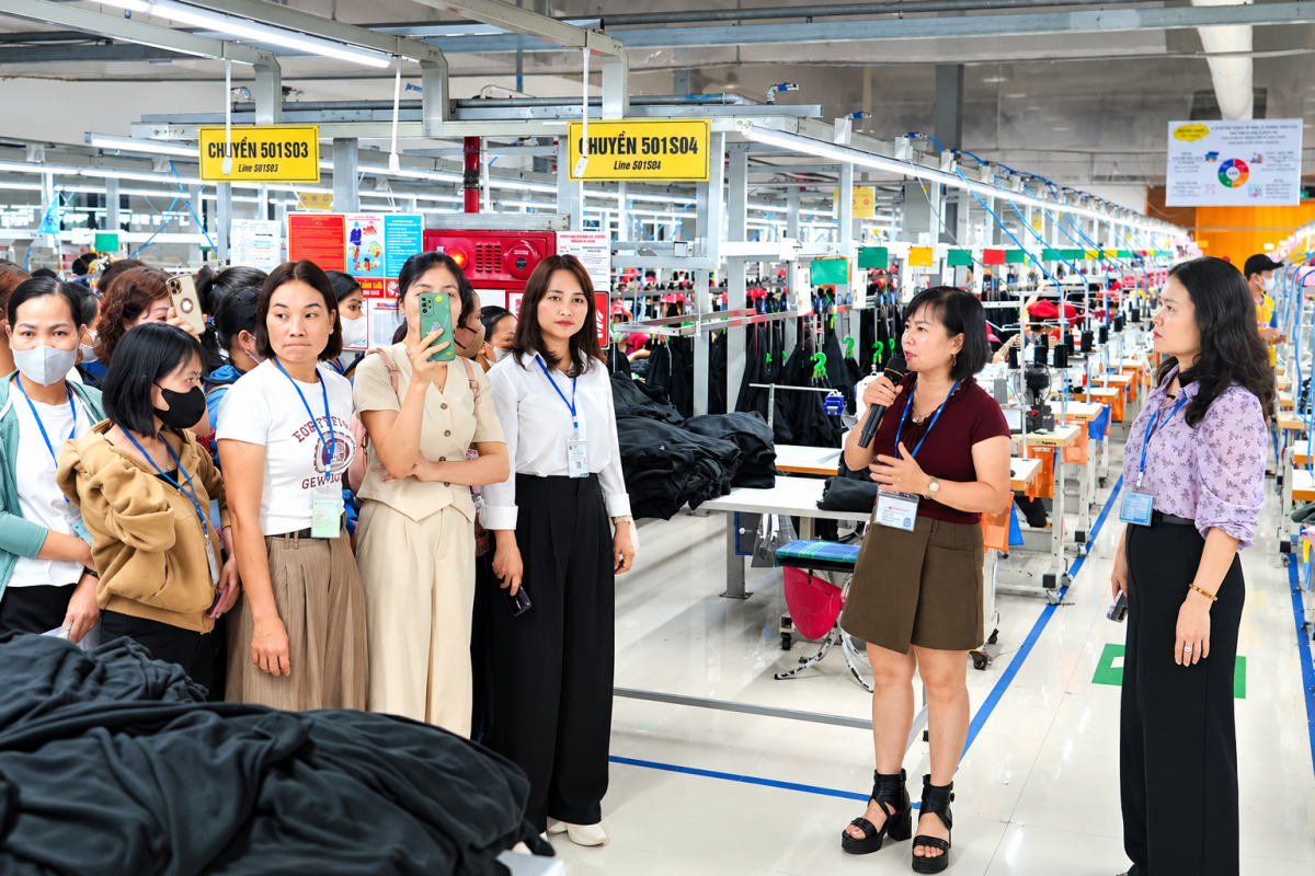 Tỉ lệ thất nghiệp chỉ 2,22% và những khoảng trống phía sau thị trường lao động