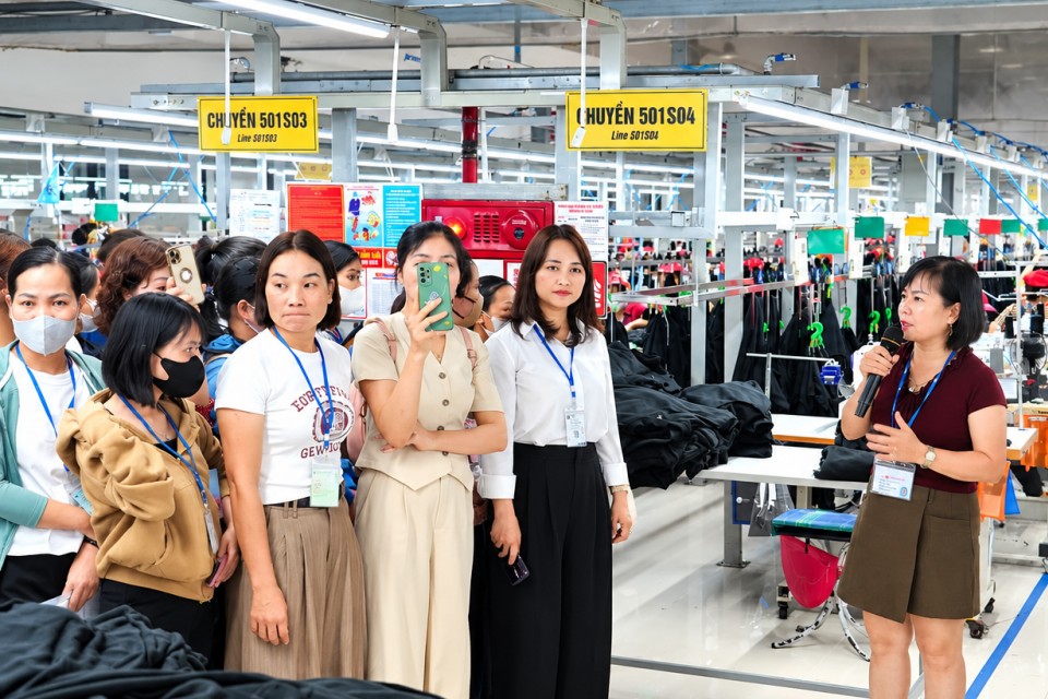 Tỉ lệ thất nghiệp chỉ 2,22% và những khoảng trống phía sau thị trường lao động