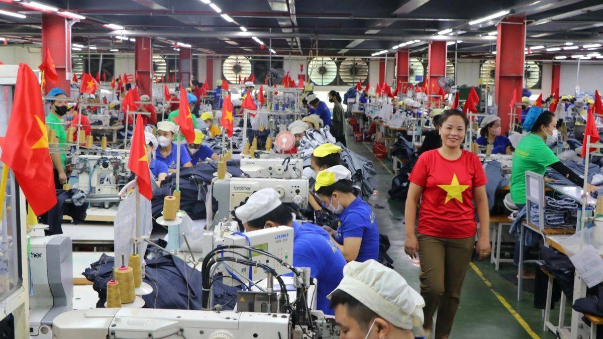 Nghỉ Tết Âm lịch 2027: Doanh nghiệp được chọn 1 trong 3 phương án