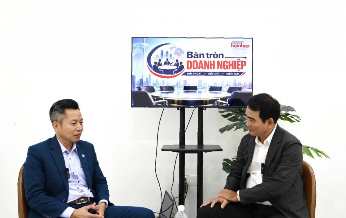 Đối thoại giữa ông Vũ Đăng Khuê - Phó Chủ tịch Hiệp hội Doanh nghiệp Nhỏ và Vừa TP. Hồ Chí Minh, Chủ tịch HĐQT Công ty CP Long Dương Group và Tạp chí Doanh nghiệp Hội nhập