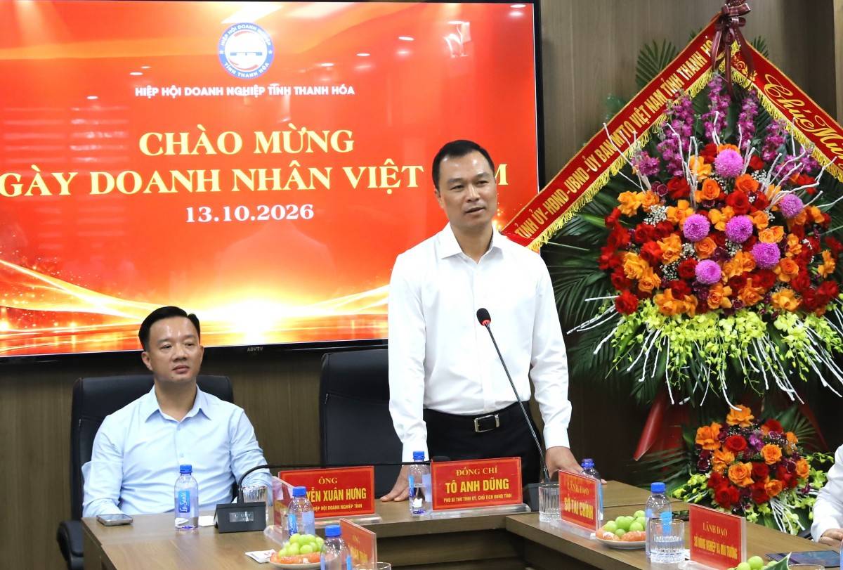 Chủ tịch UBND tỉnh Thanh Hóa thăm, chúc mừng cộng đồng doanh nghiệp nhân ngày 13/10