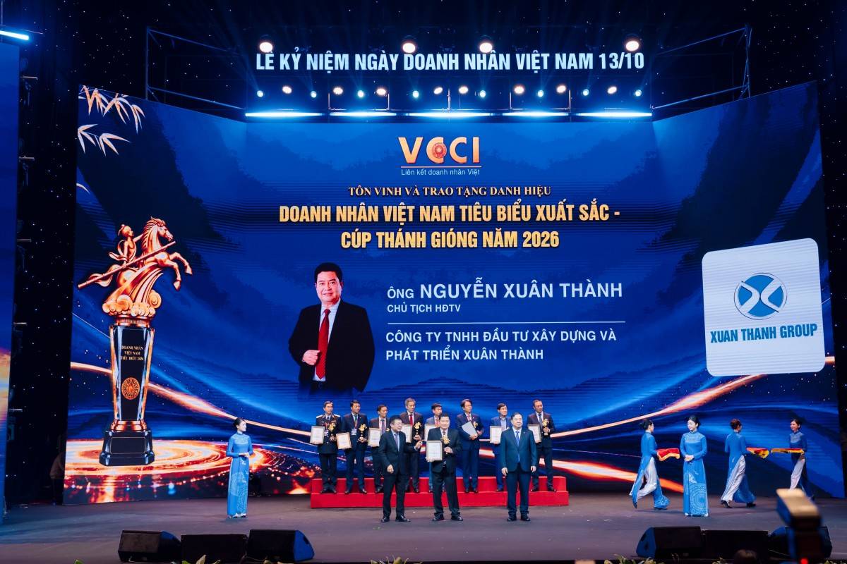Ông Nguyễn Xuân Thành – Chủ tịch HĐTV Công ty TNHH Đầu tư Xây dựng và Phát triển Xuân Thành, người sáng lập Tập đoàn Xuân Thành – được vinh danh tại chương trình