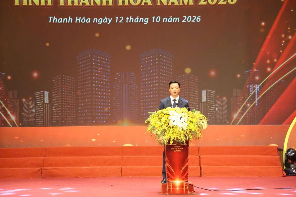 Chủ tịch Hiệp hội Doanh nghiệp tỉnh Nguyễn Xuân Hưng phát biểu tại buổi lễ.