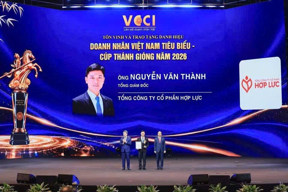 Tổng Công ty CP Hợp Lực đón nhận nhiều phần thưởng nhân Ngày Doanh nhân Việt Nam