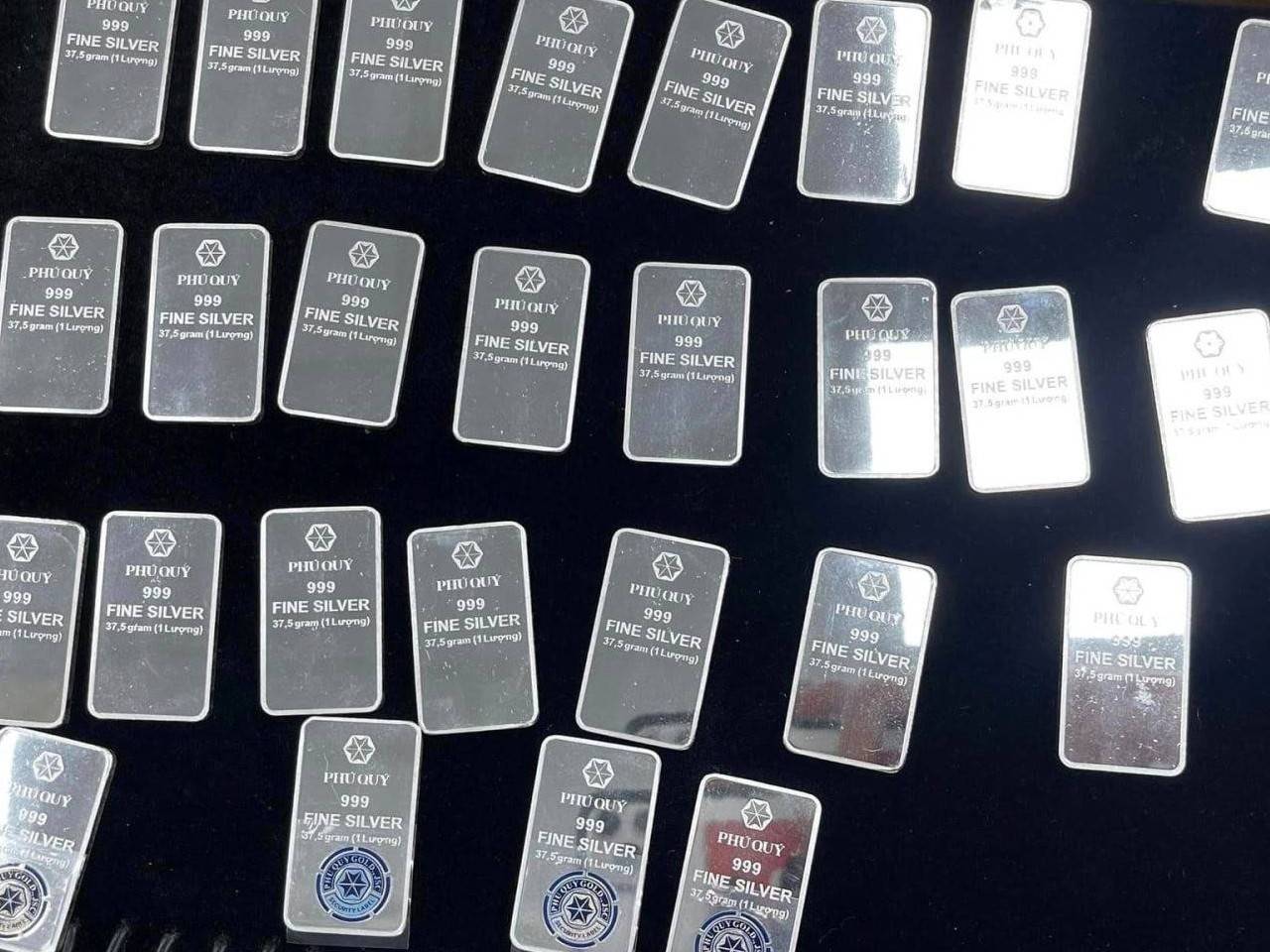 Áp lực từ đồng USD và thị trường kỳ hạn kìm đà tăng của giá bạc