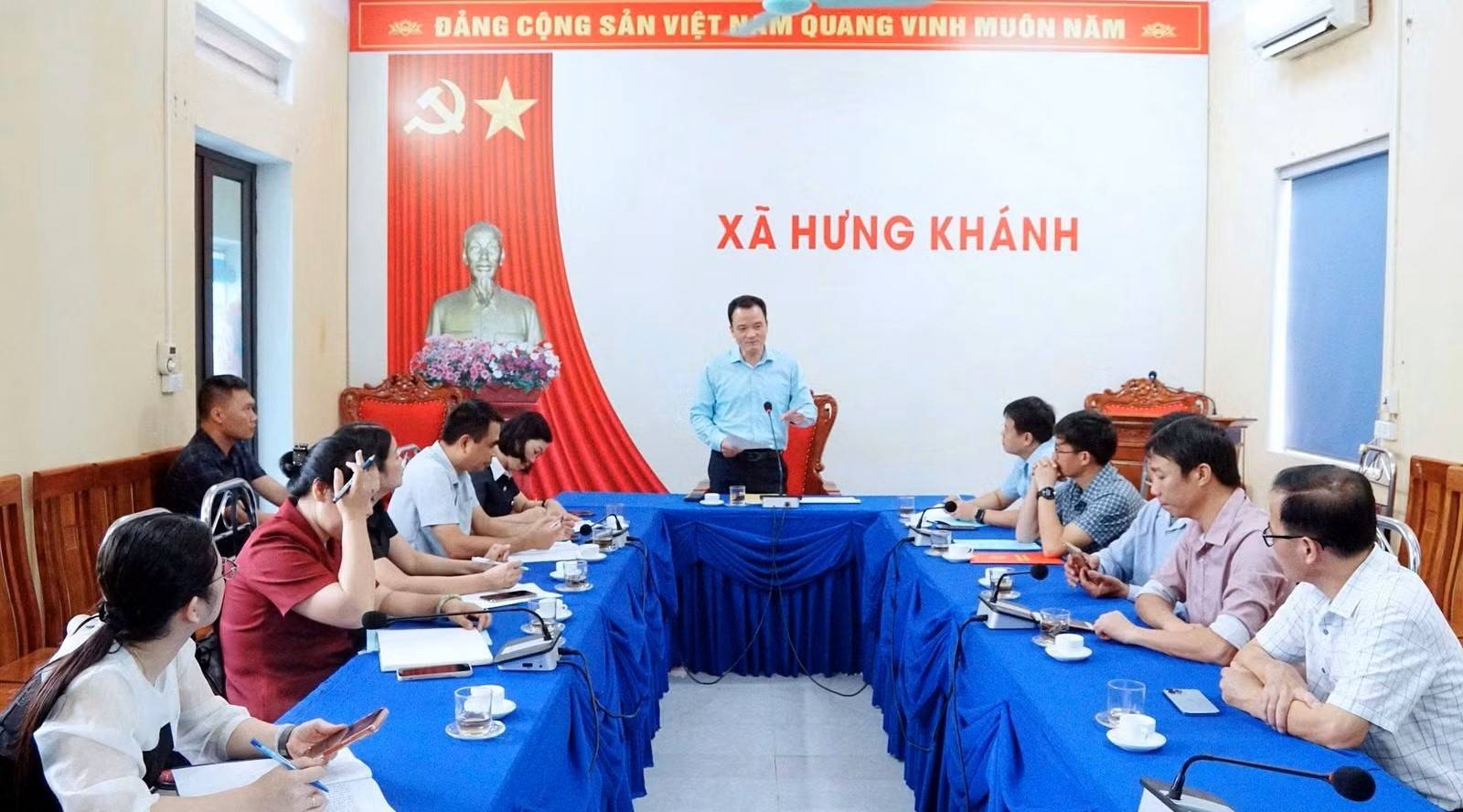 Phó Chủ tịch UBND tỉnh Giàng Quốc Hưng yêu cầu xã Hưng Khánh tập trung hoàn thiện các điều kiện cần thiết, bảo đảm đáp ứng yêu cầu đánh giá, cấp chứng nhận hữu cơ cho sản phẩm chè.