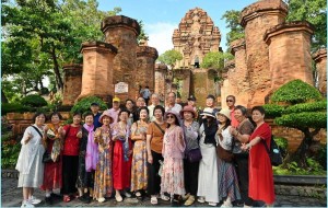 Việt Nam miễn thị thực cho khách Trung Quốc đi tour đến Khánh Hòa