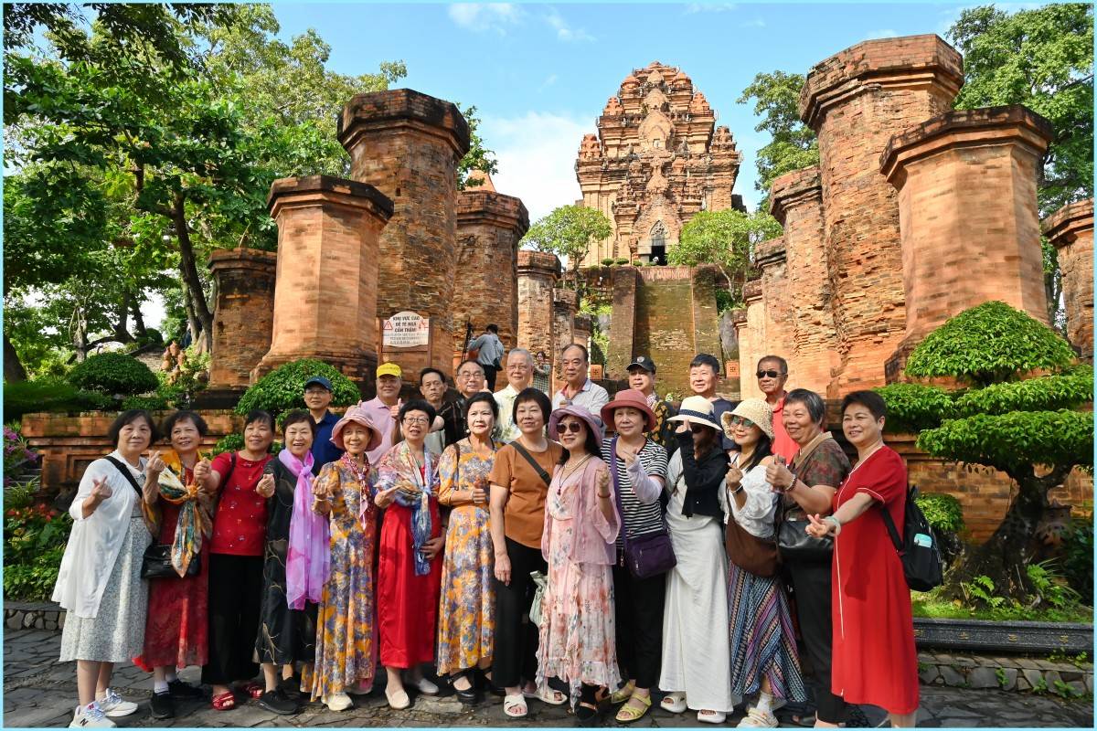Việt Nam miễn thị thực cho khách Trung Quốc đi tour đến Khánh Hòa