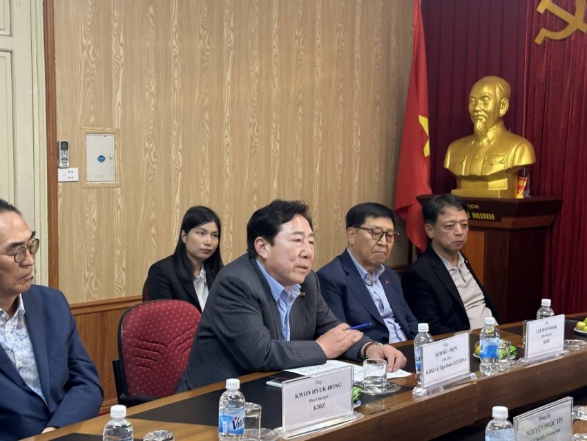 Chủ tịch KBIZ Kim Ki-mun cập nhật tình hình mới nhất về các doanh nghiệp Hàn Quốc tại Việt Nam, trong đó có những định chế kinh tế mới góp phần cho sự phát triển của doanh nghiệp hai nước