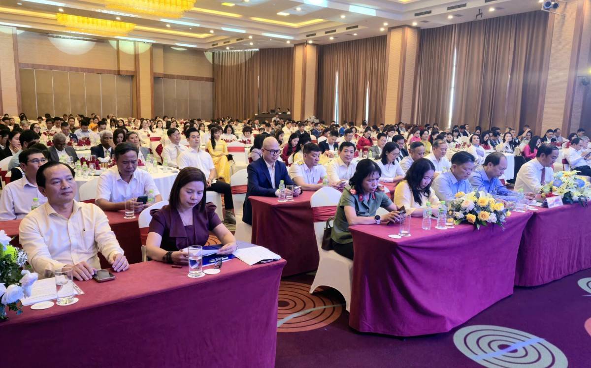 Các đại biểu tham dự hội nghị.