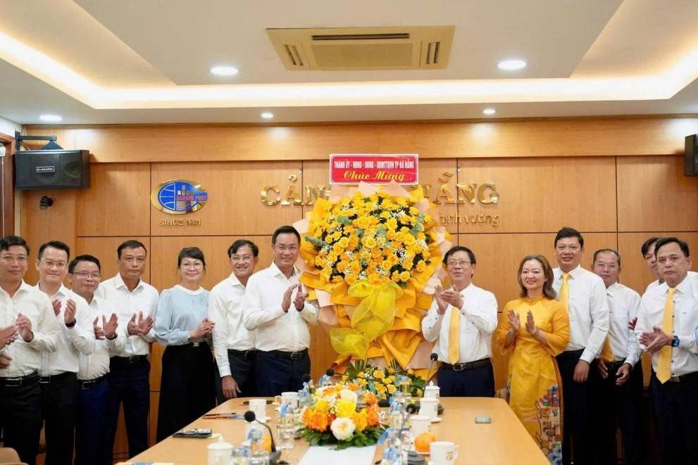 Bí thư Thành ủy Đà Nẵng Lê Ngọc Quang thăm, chúc mừng doanh nghiệp nhân Ngày Doanh nhân Việt Nam